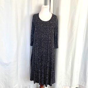 DE COLLECTION Black and white midi dress comfortable loose and Chloe. Sz S